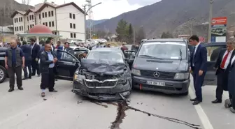 Bakan Fikri Işık'ın Konvoyunda Trafik Kazası: 5 Yaralı