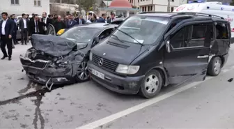 Bakan Işık'ın Konvoyunda Kaza: 4 Yaralı