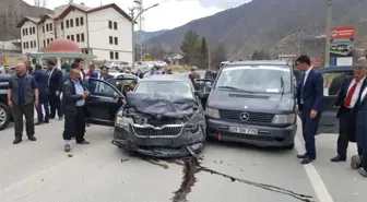 Bakan Işık'ın Konvoyunda Trafik Kazası: 5 Yaralı