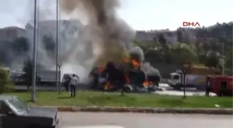 Karabük'te Saman Yüklü Kamyon ve Vinç Yandı