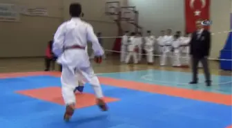 Ayvalık'ta Türkiye Karate Grup Şampiyonası Heyecanı Başladı