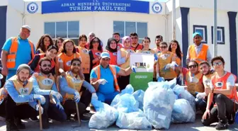 Gönüllü Gençler Kampüste Çevre Temizliği Yaptı