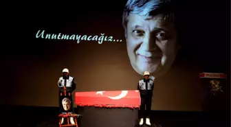 Usta Oyuncu Halit Akçatepe'ye Kızından Duygusal Veda