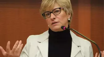 İtalya Savunma Bakanı Pinotti, Lübnan'da