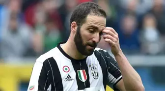 Juventus'lu Higuain, Napoli Maçında Sürekli Islıklandı