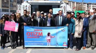 Otizme Dikkat Çekmek İçin Yürüdüler