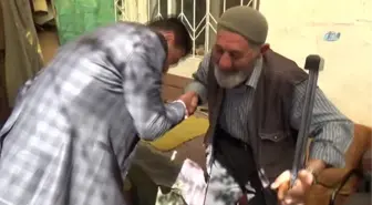 14 Yıldır Aldığı Emekli Maaşı Kesilen Yaşlı Adamın Maaş Sevinci