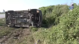 3 Takla Atan Minibüste Baba ve Oğlun Burnu Bile Kanamadı