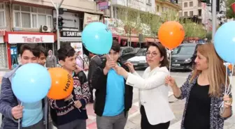 Balonlarla 'Hayır' Oyu İstediler