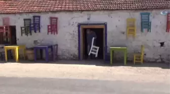 Hababam Sınıfı'nın Kıvırcık Ömer'i Bodrum'da Sandalye Üretiyor