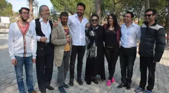 Ünlü Şarkıcı İzel Kilo Alma Nedenini Açıkladı