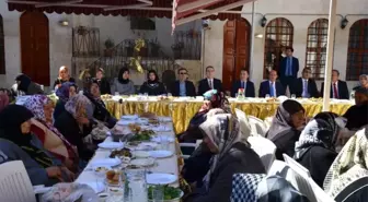 Vali Çataklı, Yaşlılarla Bir Araya Geldi