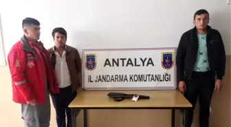 Çalıştığı Akaryakıt İstasyonunu 2 Arkadaşıyla Soydu