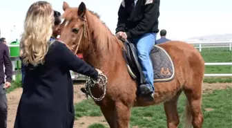 Diyarbakır'da Engelliler Ata Bindi