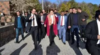 Meral Akşener, Ahlat'ta Türbe Ziyareti Yaptı