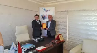 Beyşehir'de Eğitime Destek Verenlere Plaket