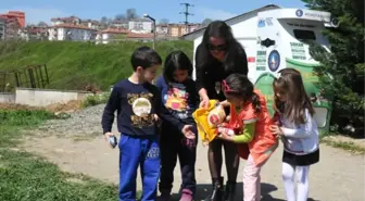 Harçlıklarıyla Köpek Maması Aldılar