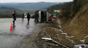 Yolcu Midibüsü Devrildi: 1 Ölü, 9 Yaralı