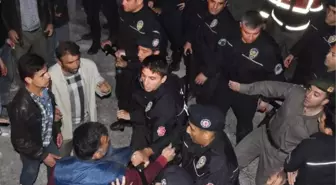 1 Kişinin Öldüğü Kazanın Ardından Mahalleli Yolu Ulaşıma Kapadı