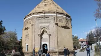 100 Yıldır Kapalı Olan Türbeler Vatandaşlar Için Açıldı