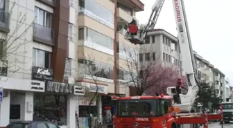 Engelli Memuru Kaldığı Evden İtfaiye Ekipleri Kurtardı