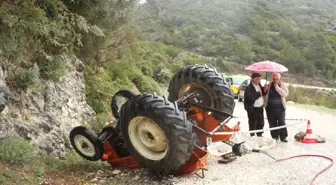 Traktör Devrildi: 1 Ölü, 4 Yaralı