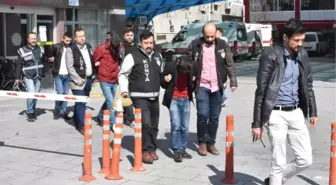 Marketi Soyan Gaspçıların 'Zafer Pozu' Kendilerini Ele Verdi