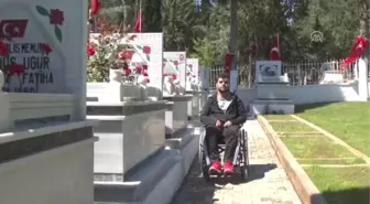 Gazi Öğrenci Şehit Meslektaşlarının Mezarını Ziyaret Etti