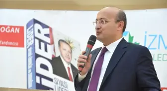 Yalçın Akdoğan Kitabını İmzaladı