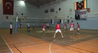 Ağrı'da Kurumlar Voleybolda Yarıştı