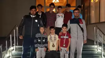 Badmintoncu Kardeşlerden Büyük Başarı