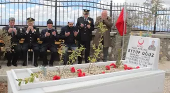 Şehit Polislerin Kabrini, Meslektaşları ve Aileleri Ziyaret Etti