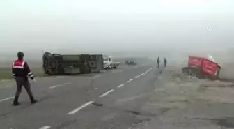 Kayseri'de Öğrenci Servisi Ile Tır Çarpıştı