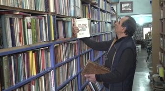 Bibliyomani' Bozukluğu Iş Sahibi Yaptı