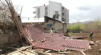 Elazığ'da Fırtına Çatıları Uçurdu