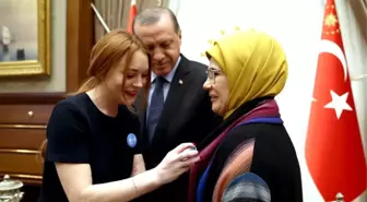 Times: Erdoğan'ın Lindsay Lohan ile Sıra Dışı İttifakının Arkasında Hilal Kaplan Var