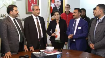 Demirkol Ak Partiye Katılanlara Rozetlerini Taktı