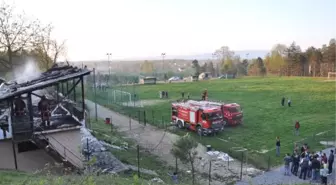 Futbol Sahasının Soyunma Odaları Yandı