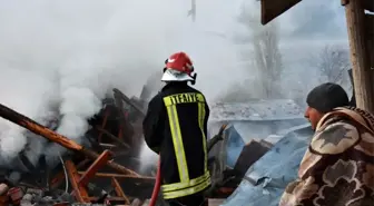 Tosya'da Sabah Evi Yanan Vatandaş Koşarak Oy Kullanmaya Gitti