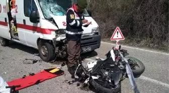 Seçmen Taşıyan Ambulans ile Motosiklet Çarpıştı: 1 Ölü, 1 Yaralı