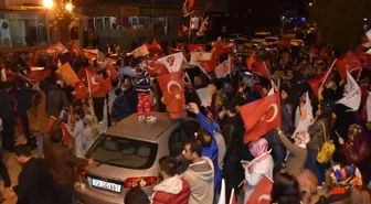 Halk Oylamasının Sonuçları Kutlanıyor