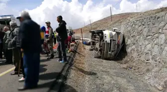 Işçileri Taşıyan Minibüs Devrildi: 13 Yaralı