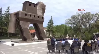 Çanakkale Turizm Yazarları Troia Antik Kentini Gezdi