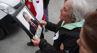 Şehit Annesi Gözyaşlarına Boğuldu: 'Oğlum Beni Nasıl Bıraktın'