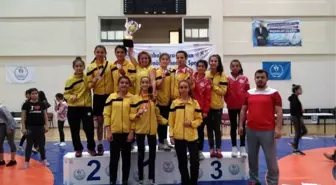 Turhal Güreşseverler Kulübü Güreş Şampiyonasında Türkiye İkincisi Oldu