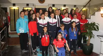 Başarılı Sporculara Altın Hediye Edildi