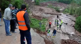 Bartın'da 17 Köye Ulaşım Sağlanan Yol Çöktü