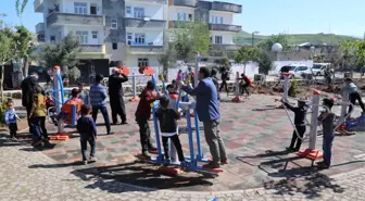 Cizreli Çocuklar Belediye Tarafından Yapılan Oyun Alanında Doyasıya Eğleniyor