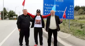 Doğu Türkistan'daki Şiddeti Protesto İçin Yürüyor