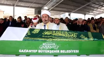 Kazada Ölen Baba, İki Çocuğu ve Annesi Yan Yana Defnedildi